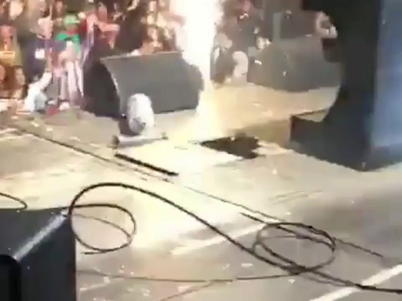 بالفيديو: حقيقة سقوط الفنان جو رعد داخل المسرح